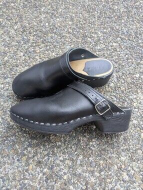 Verka Black Leather Clogs